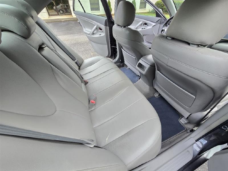 Toyota Camry SE 6-Spd MT 2010