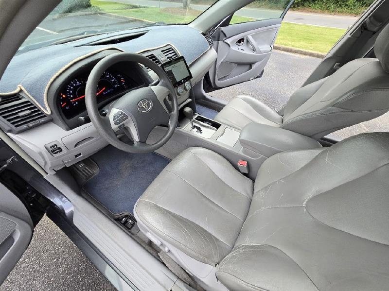 Toyota Camry SE 6-Spd MT 2010