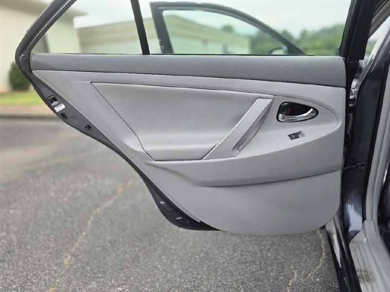 Toyota Camry SE 6-Spd MT 2010