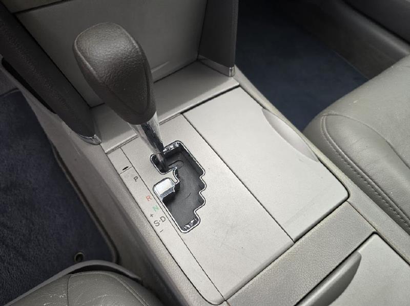 Toyota Camry SE 6-Spd MT 2010