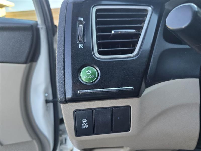 Honda Civic LX Sedan 5-Speed AT 2013