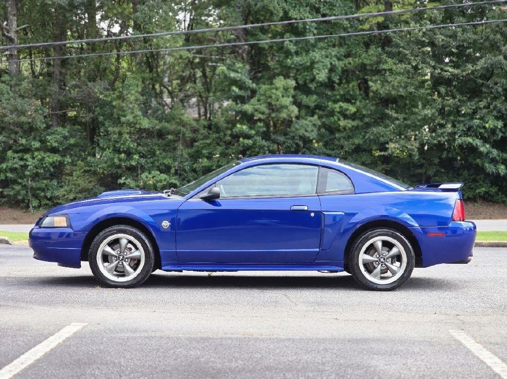 Ford Mustang GT Deluxe Coupe 2004
