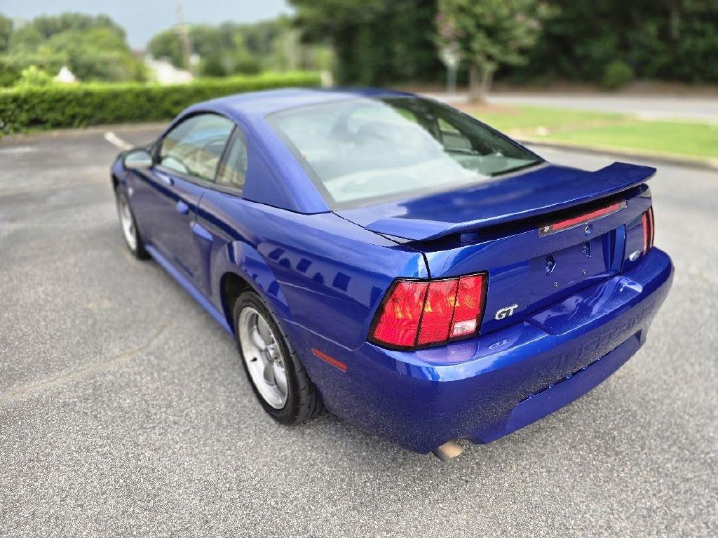 Ford Mustang GT Deluxe Coupe 2004