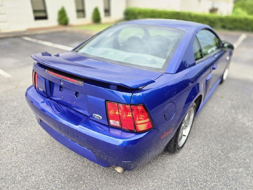 Ford Mustang GT Deluxe Coupe 2004
