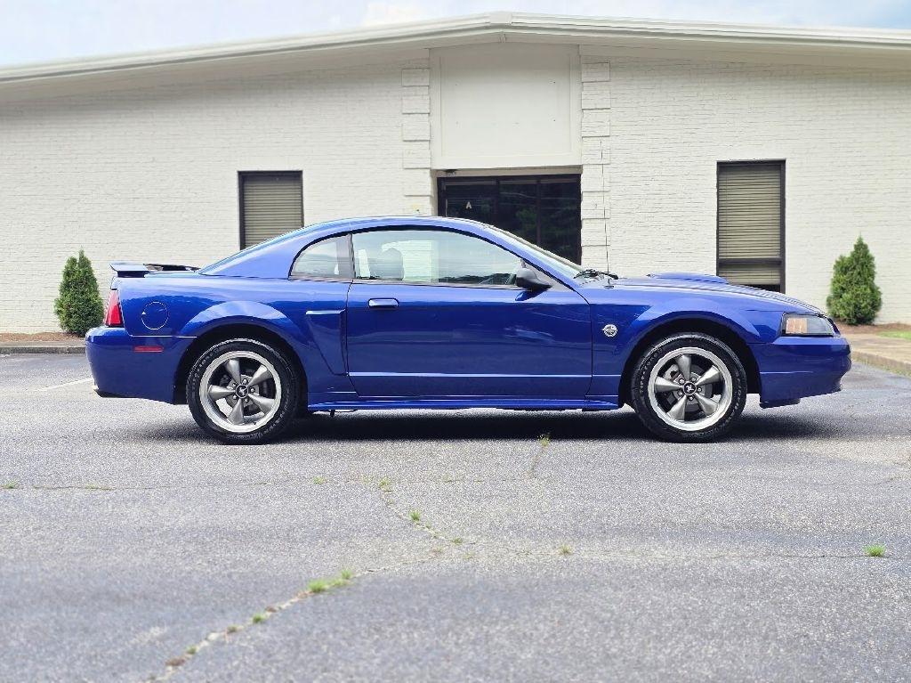 Ford Mustang GT Deluxe Coupe 2004