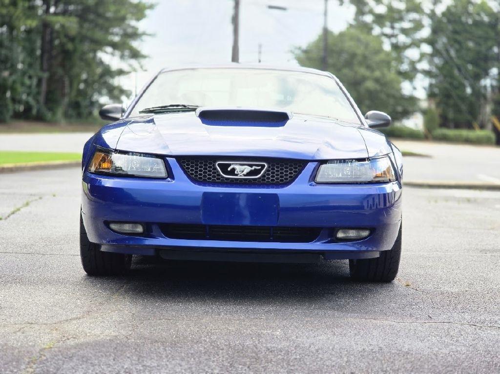 Ford Mustang GT Deluxe Coupe 2004