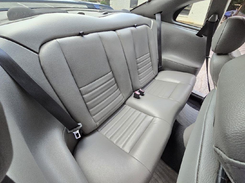 Ford Mustang GT Deluxe Coupe 2004