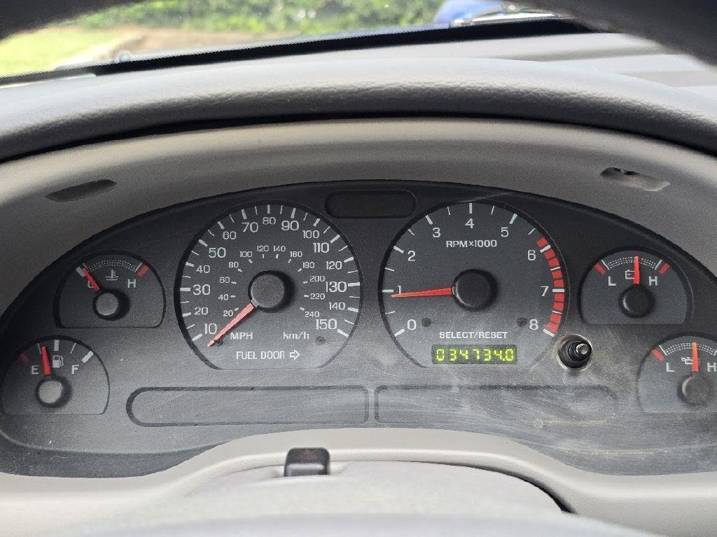 Ford Mustang GT Deluxe Coupe 2004