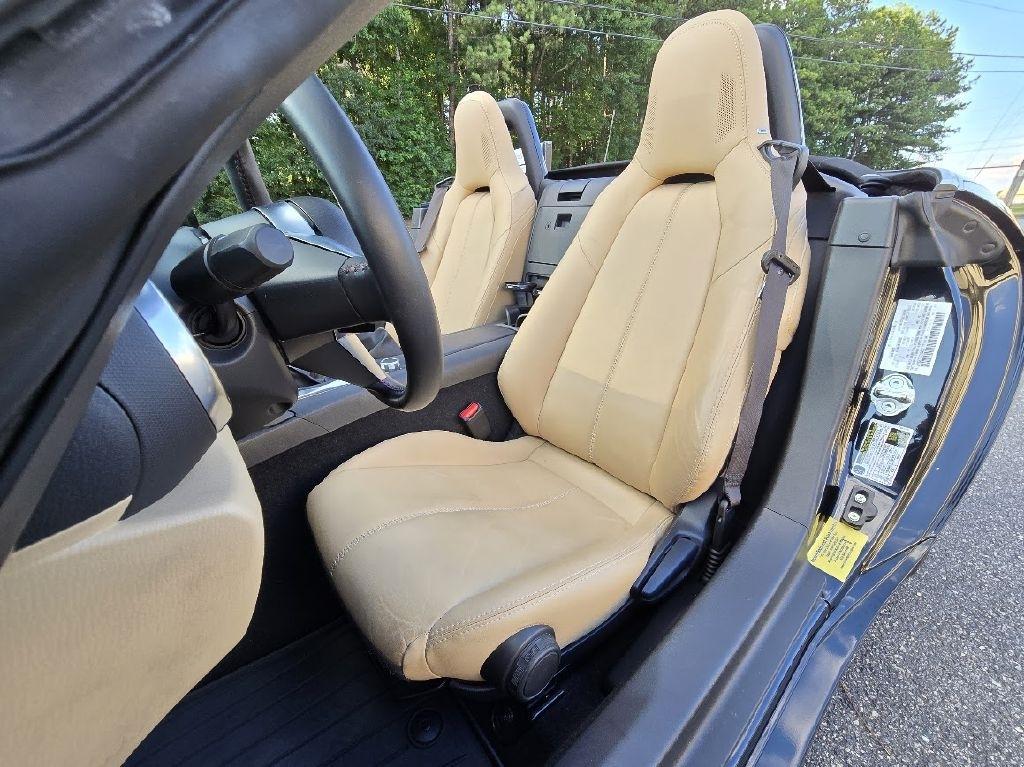 Mazda MX-5 Miata Grand Touring 6AT 2016