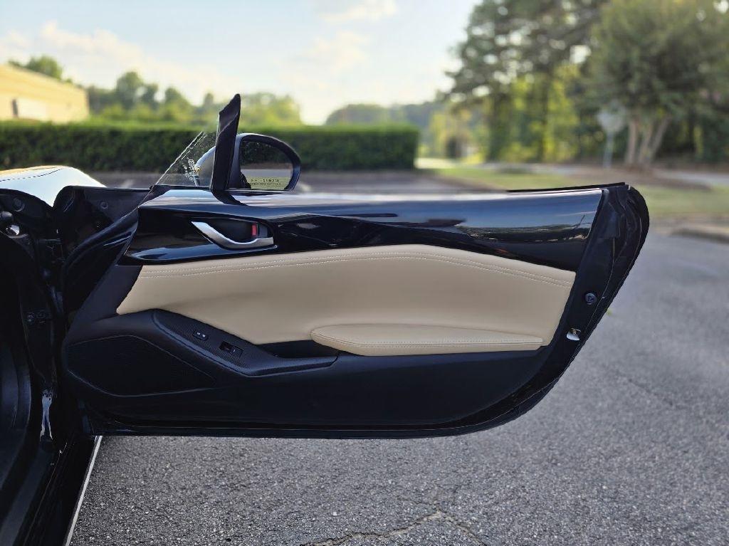 Mazda MX-5 Miata Grand Touring 6AT 2016