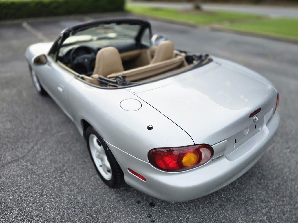 Mazda MX-5 Miata Base 1999