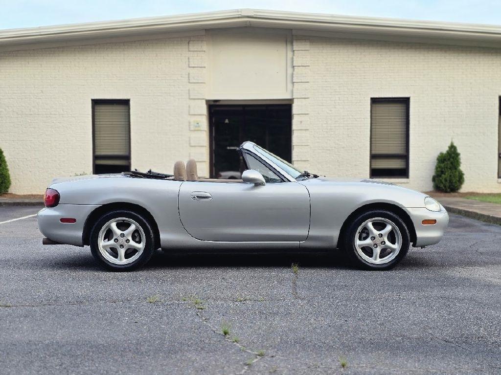 Mazda MX-5 Miata Base 1999