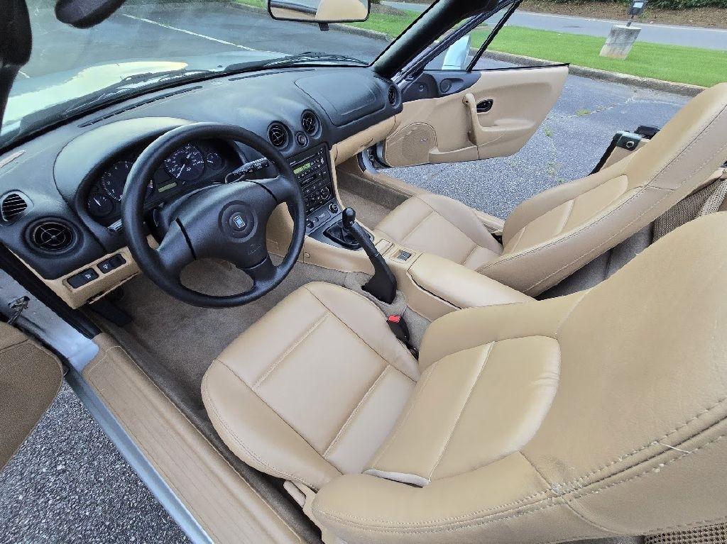 Mazda MX-5 Miata Base 1999
