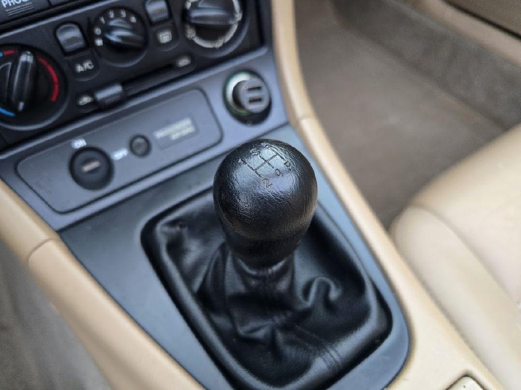 Mazda MX-5 Miata Base 1999