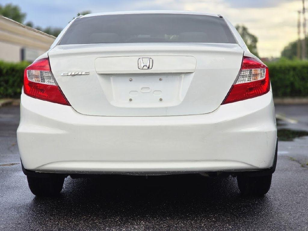 Honda Civic LX Sedan 5-Speed AT 2012
