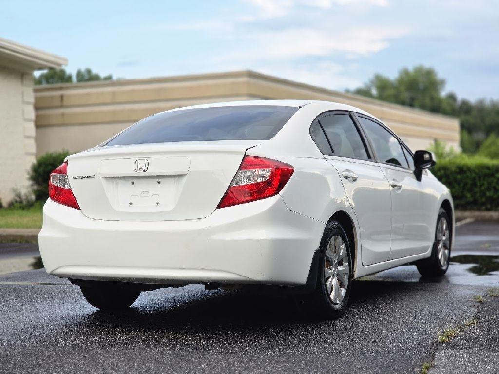 Honda Civic LX Sedan 5-Speed AT 2012