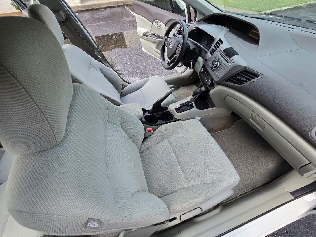 Honda Civic LX Sedan 5-Speed AT 2012