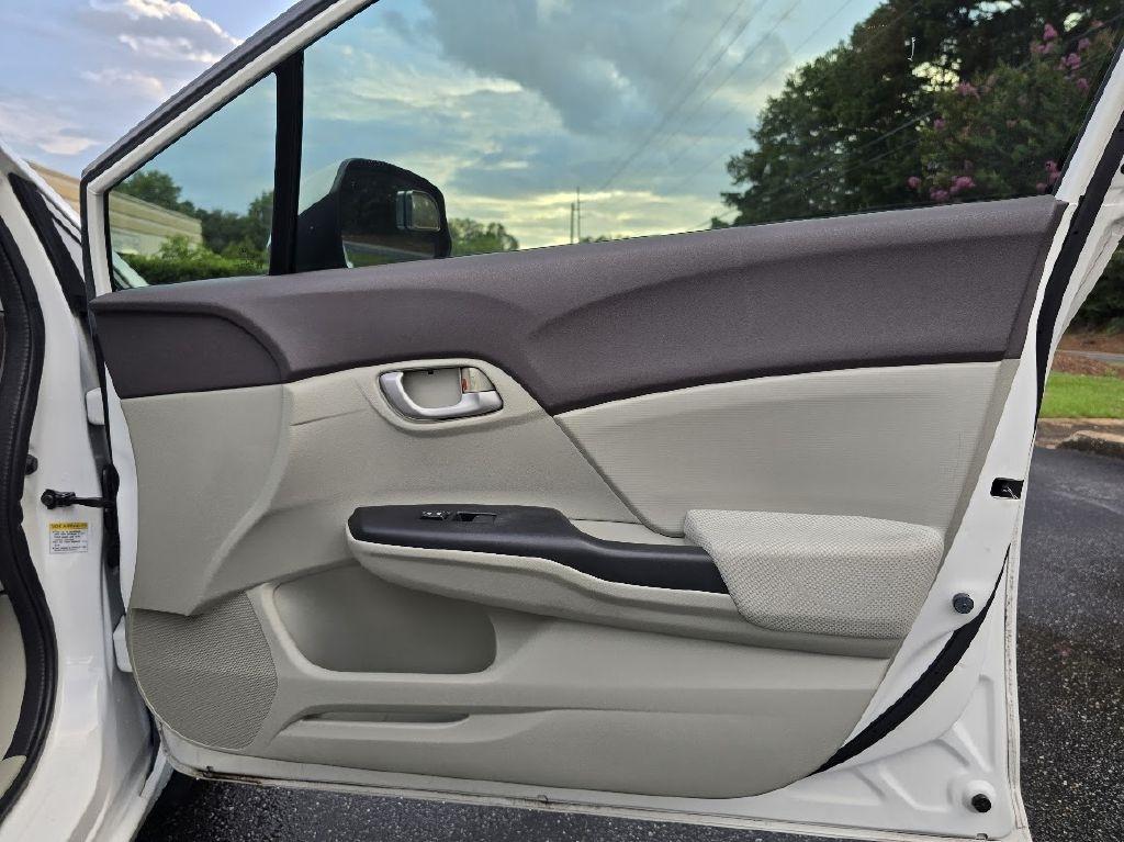 Honda Civic LX Sedan 5-Speed AT 2012