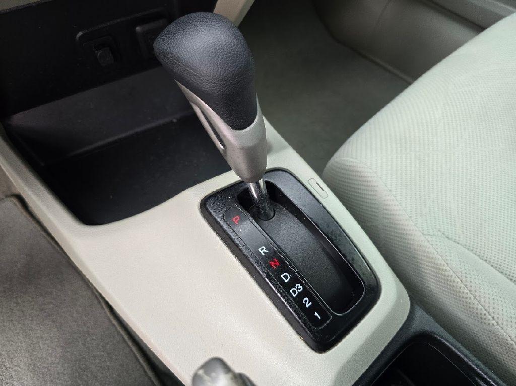 Honda Civic LX Sedan 5-Speed AT 2012