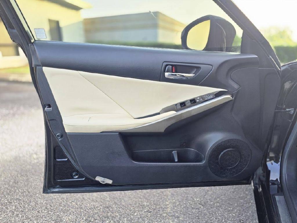 Lexus IS 250 RWD 2015