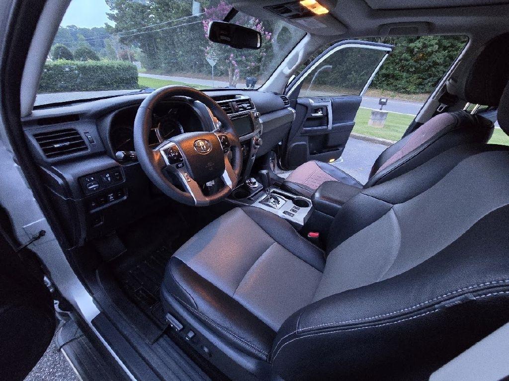 Toyota 4Runner SR5 4WD 2017