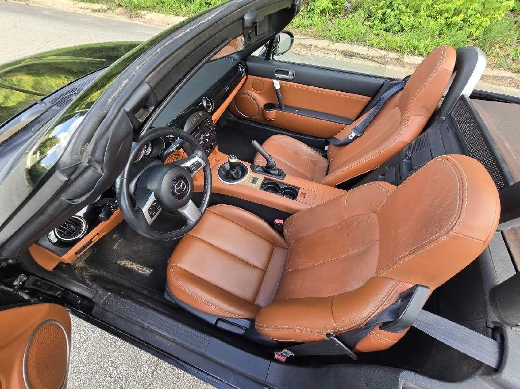 Mazda MX-5 Miata Grand Touring 2006