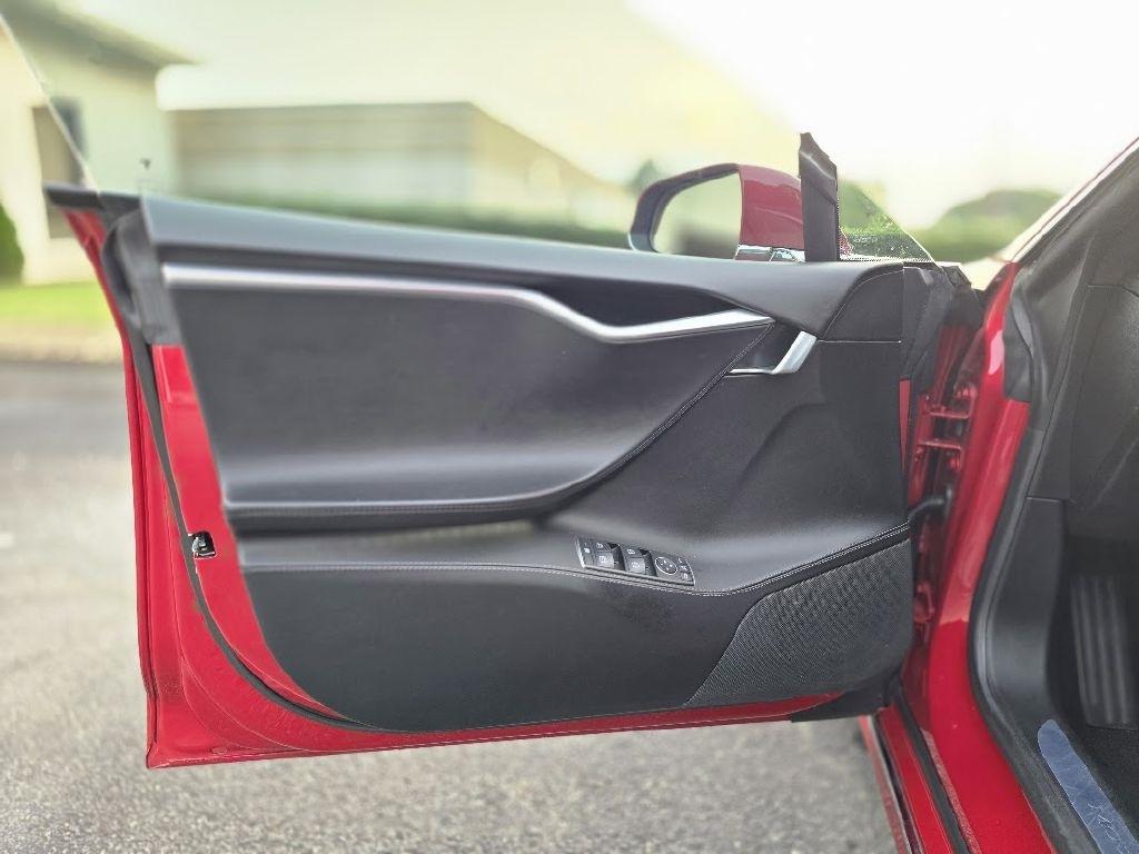 Tesla Model S 90D 2016