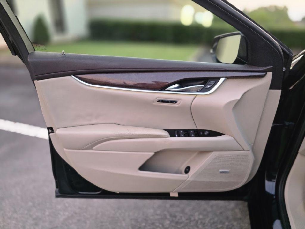 Cadillac XTS Luxury AWD 2013