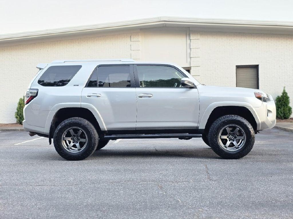 Toyota 4Runner SR5 4WD 2016