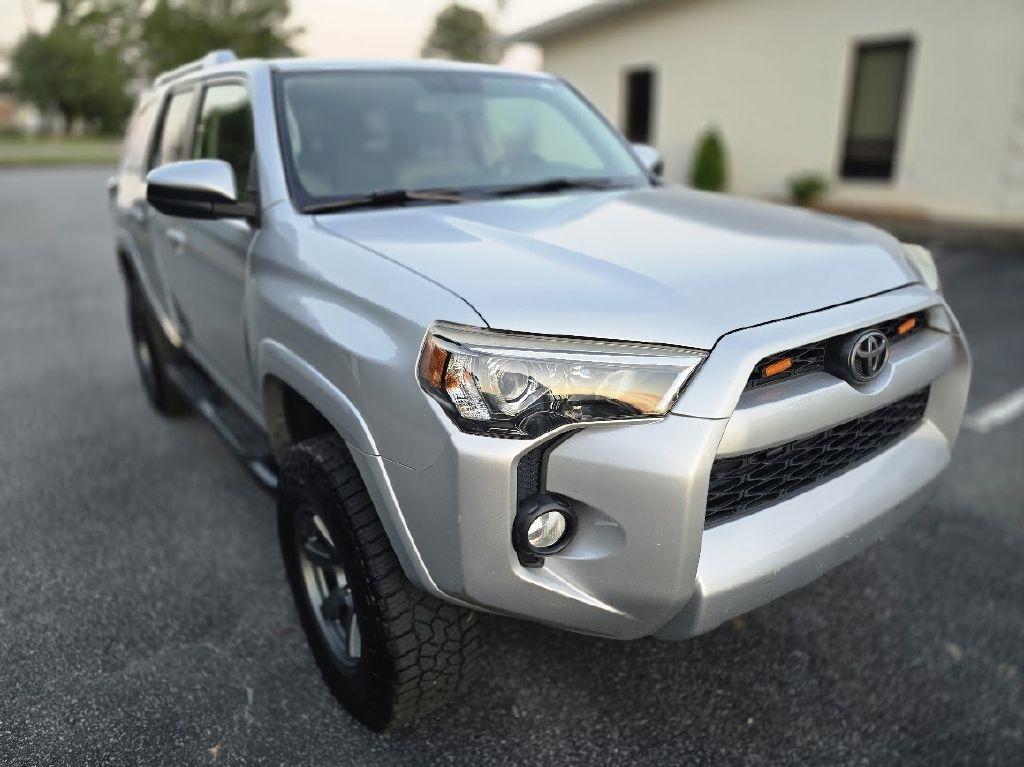 Toyota 4Runner SR5 4WD 2016