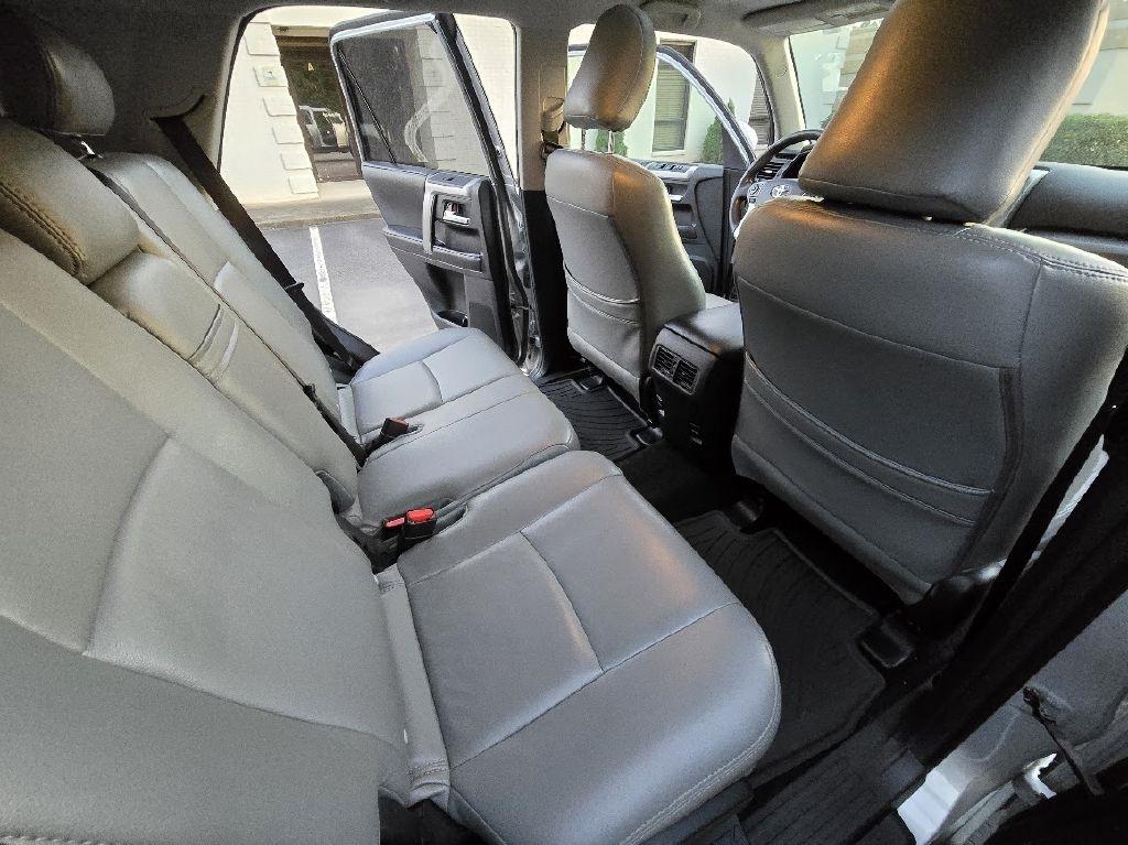 Toyota 4Runner SR5 4WD 2016