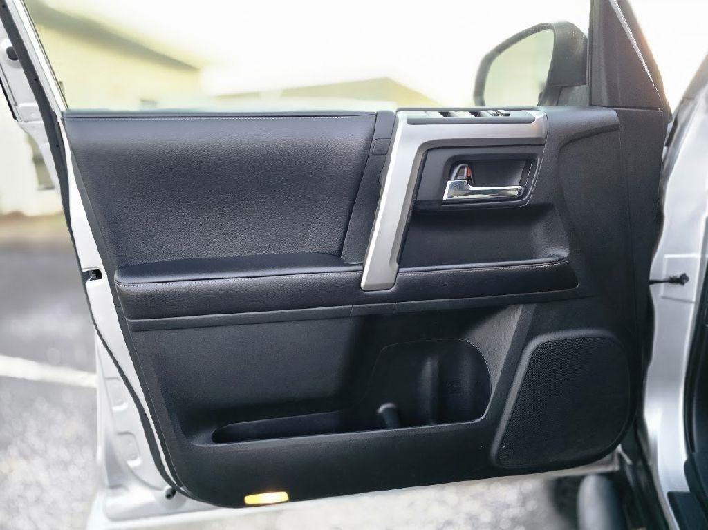Toyota 4Runner SR5 4WD 2016