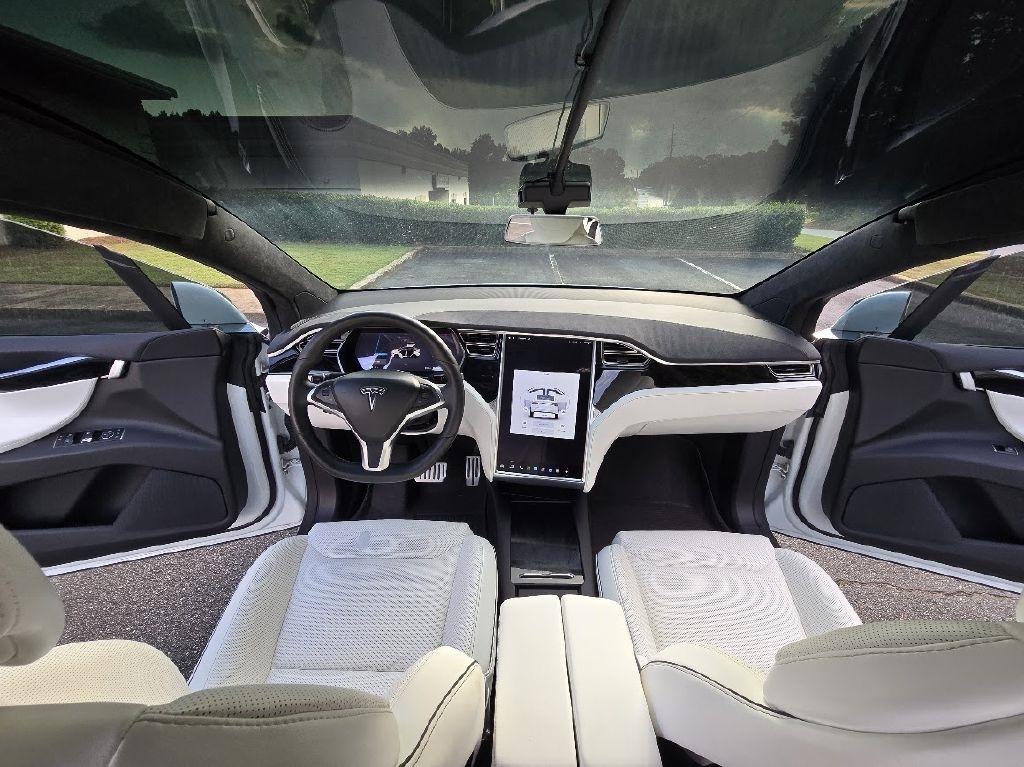 Tesla Model X P90D 2016