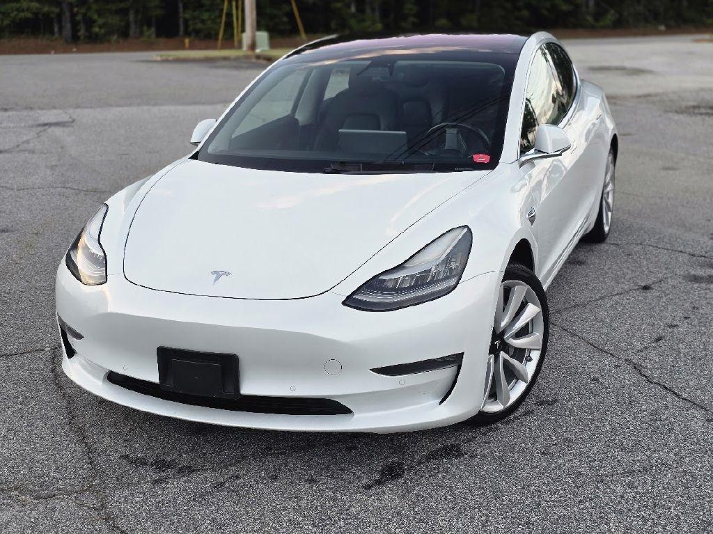 Tesla Model 3 photo 2