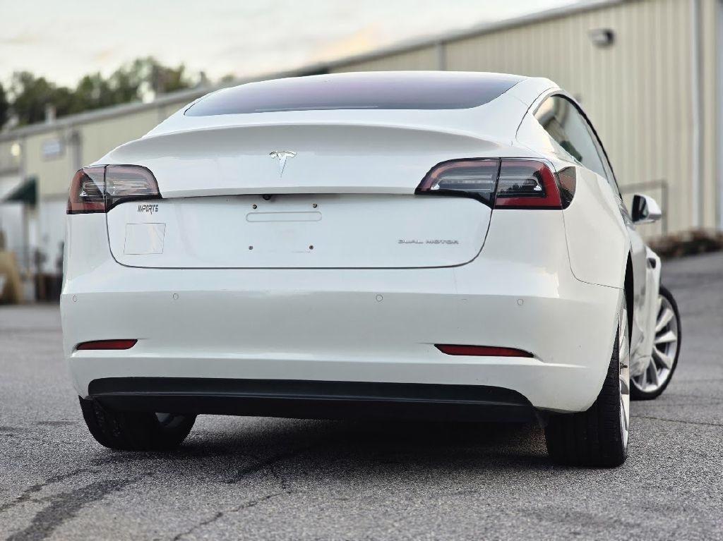 Tesla Model 3 photo 3