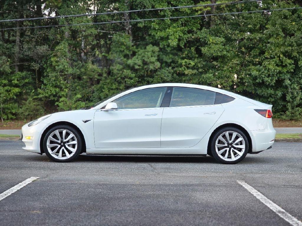 Tesla Model 3 photo 4