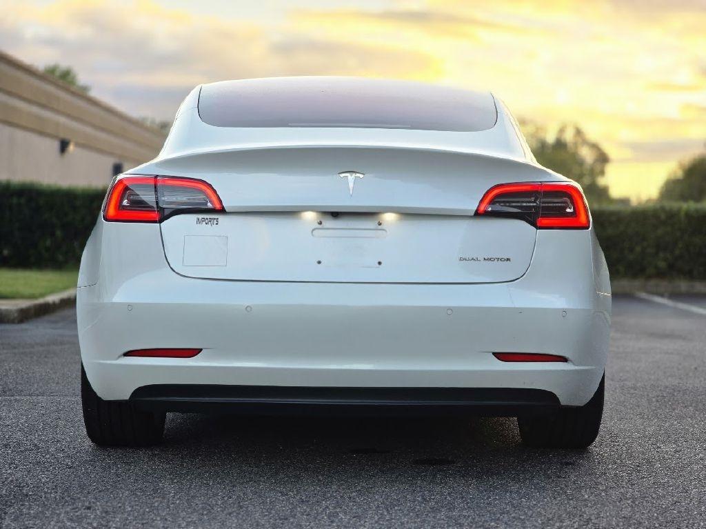 Tesla Model 3 photo 7
