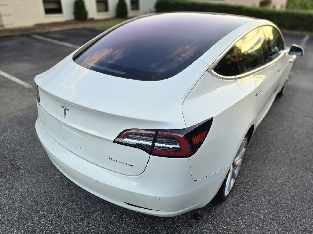 Tesla Model 3 photo 9