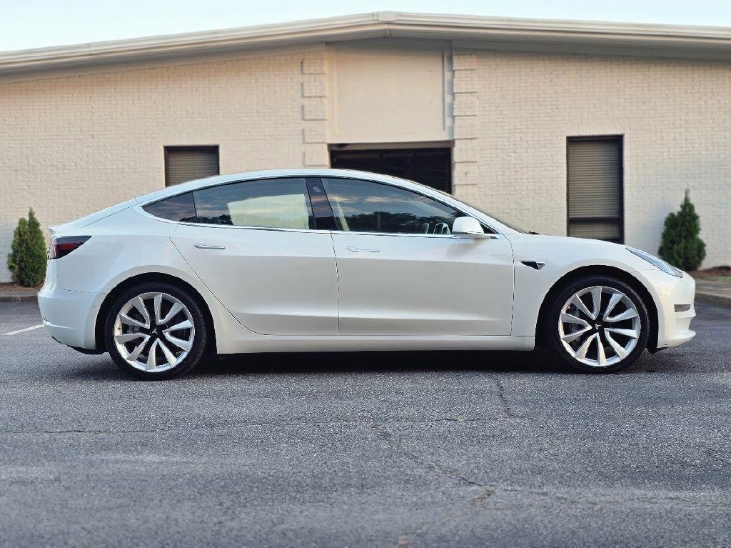 Tesla Model 3 photo 10