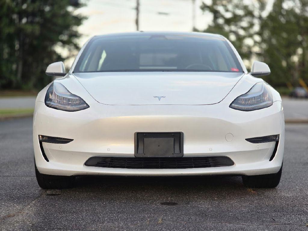 Tesla Model 3 photo 12