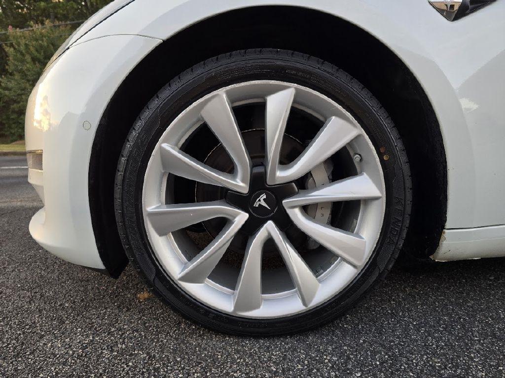 Tesla Model 3 photo 13