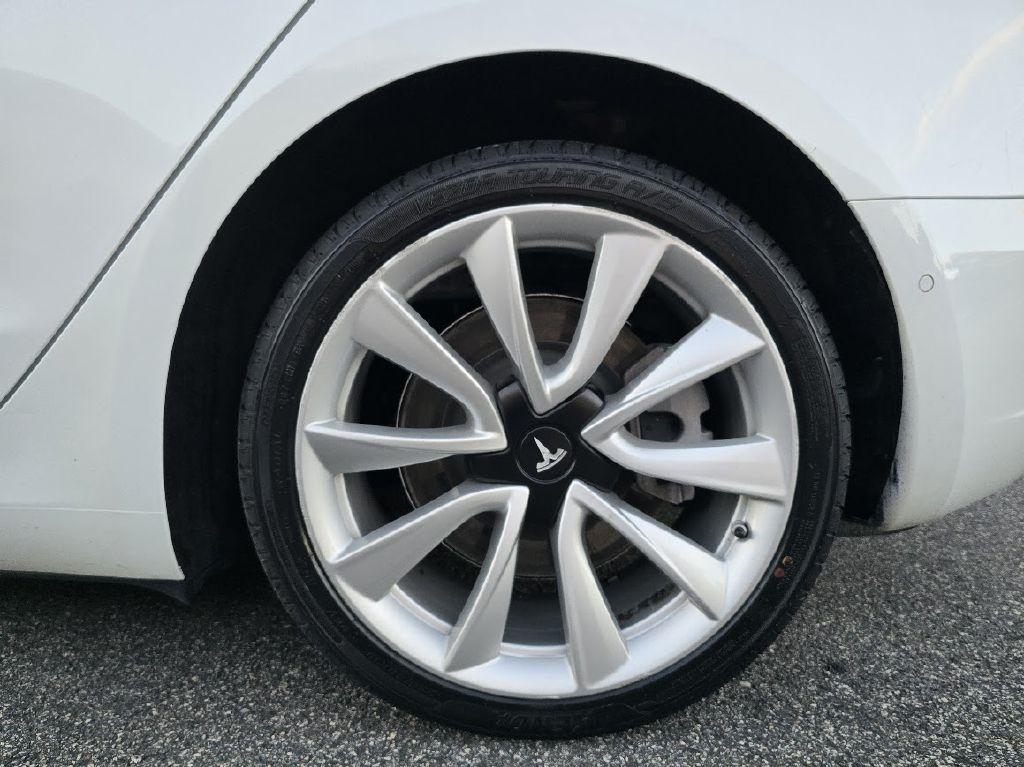 Tesla Model 3 photo 14