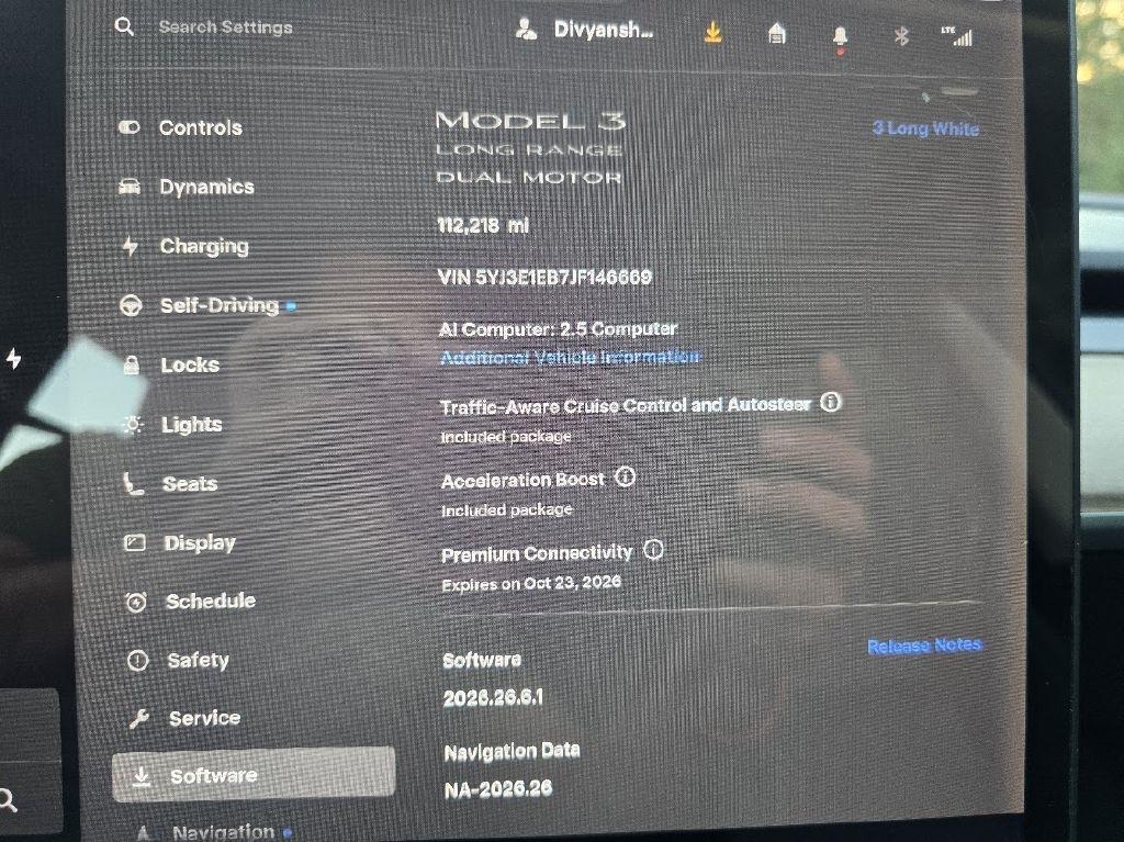 Tesla Model 3 photo 17