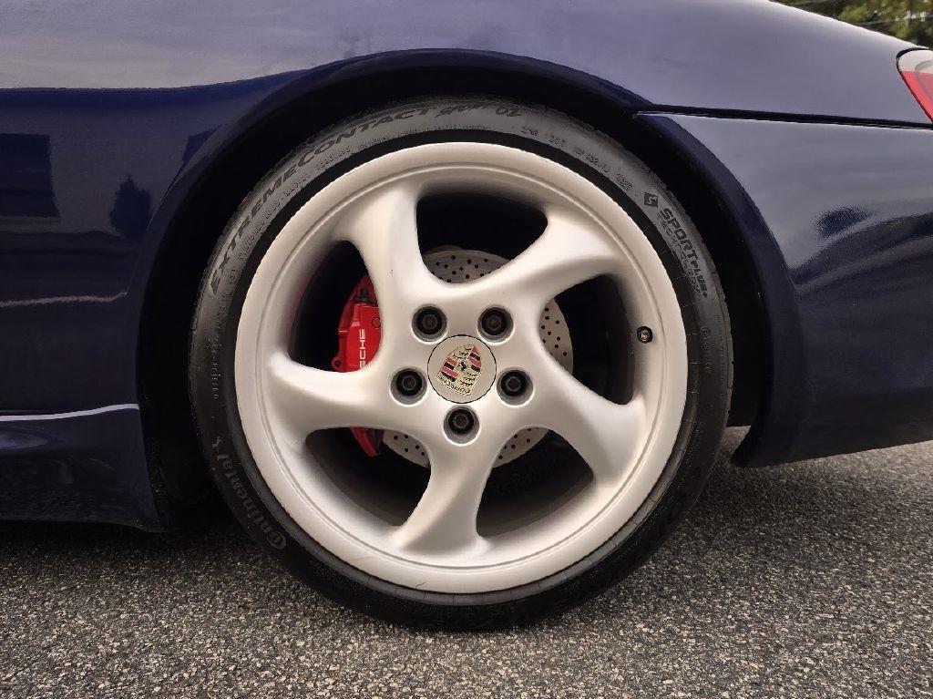 Porsche 911 Carrera 4S 2002