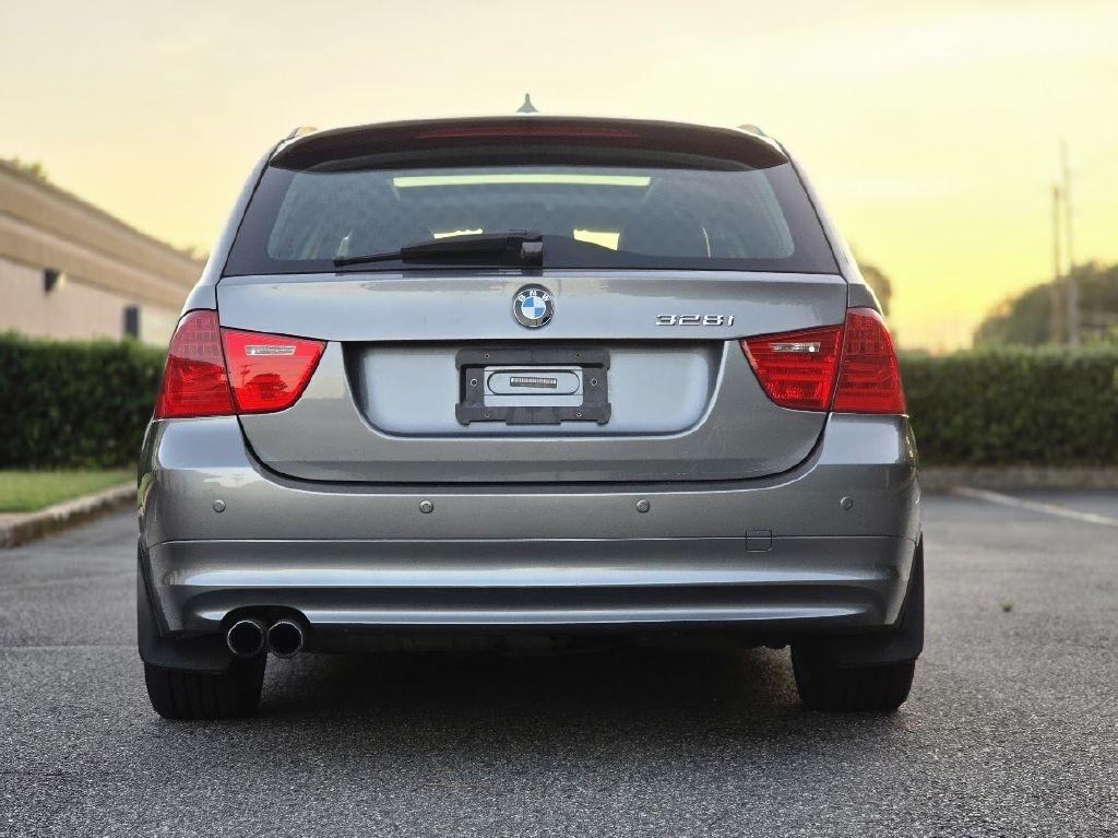 BMW 3-Series Sport Wagon 328i xDrive 2011