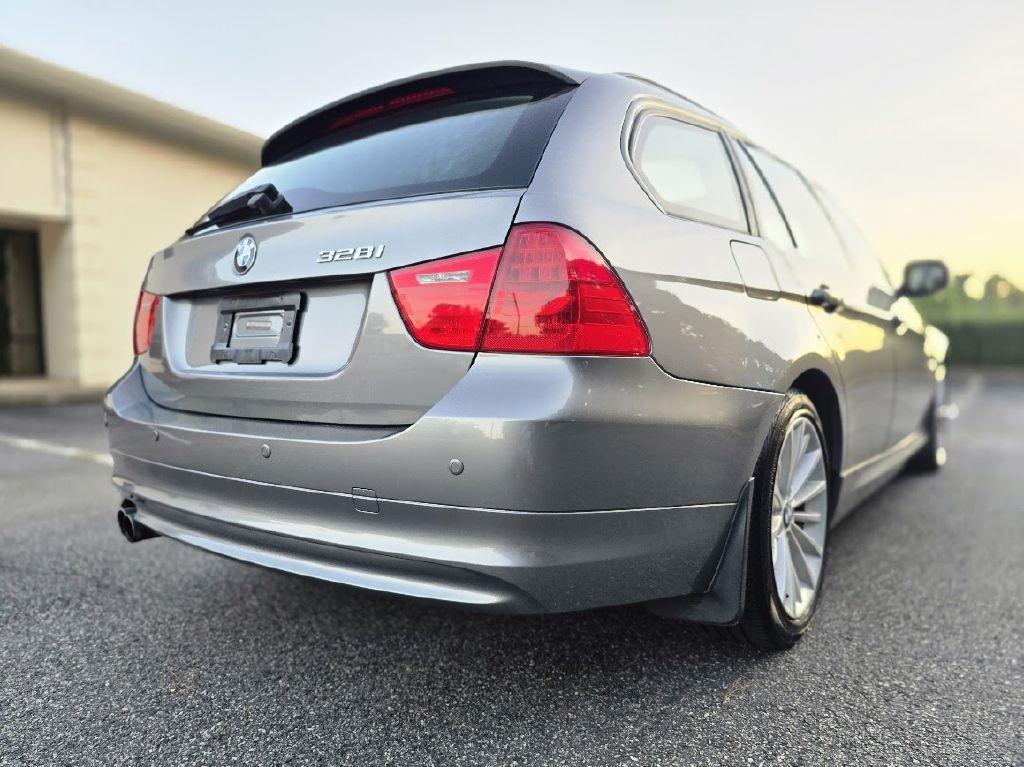 BMW 3-Series Sport Wagon 328i xDrive 2011