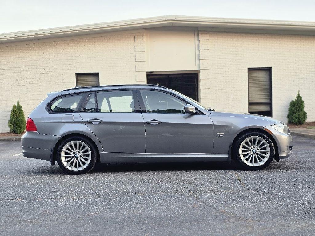 BMW 3-Series Sport Wagon 328i xDrive 2011