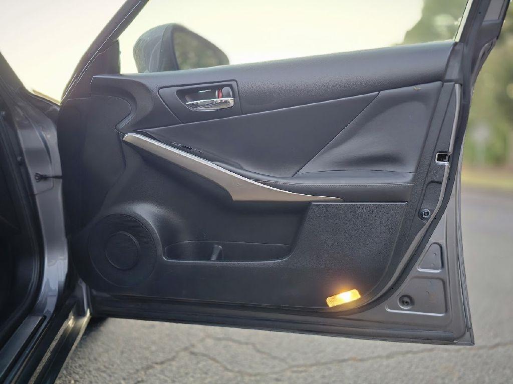 Lexus IS 200t 2016