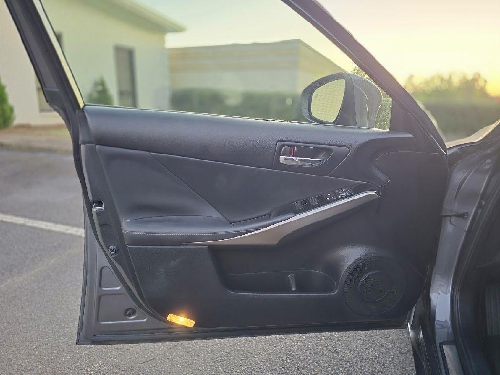 Lexus IS 200t 2016