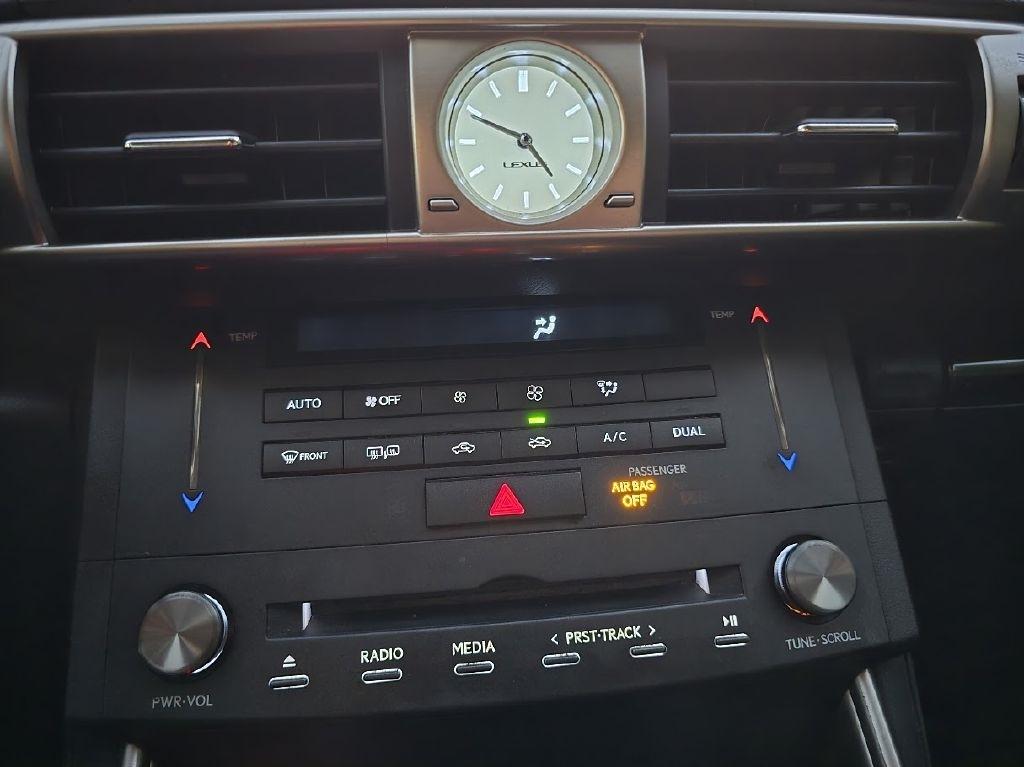 Lexus IS 200t 2016